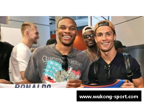 强森与NBA明星亲密合影引发球迷热议和点赞 强森与NBA明星亲密合影引发球迷热议和点赞